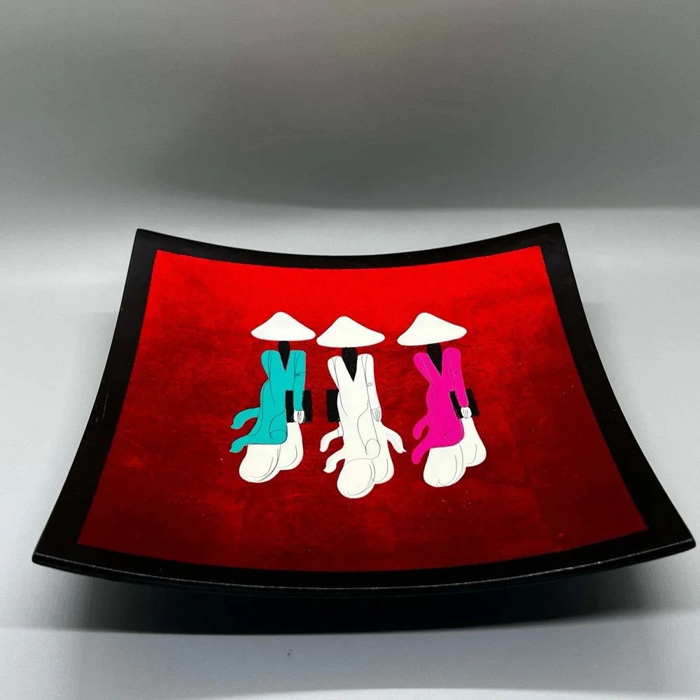 VIETNAMESE Set Of 2 RED LACQUERED CURVED DECORATIVE DISHES‎ 3 WOMEN W/books EUC
